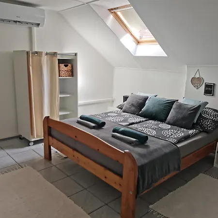 Rose Apartment *
