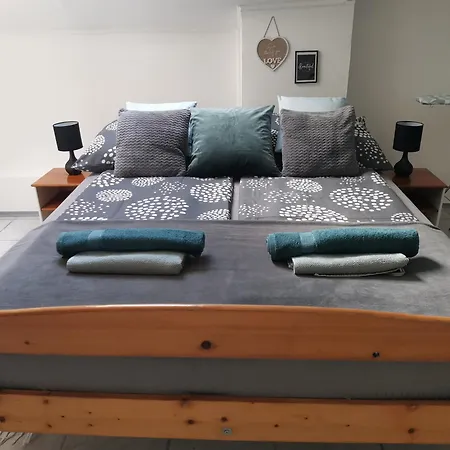 Rose Apartment *