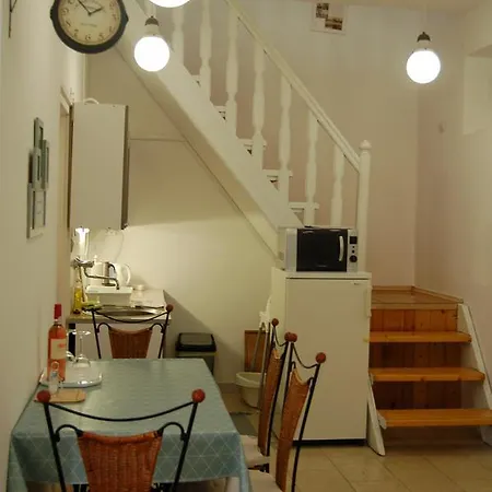 Rose Apartment *